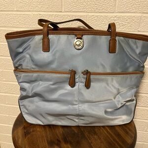 Genuine MICHAEL KORS Kempton Nylon & Leather Tote Bag Light Blue Lots of Pockets